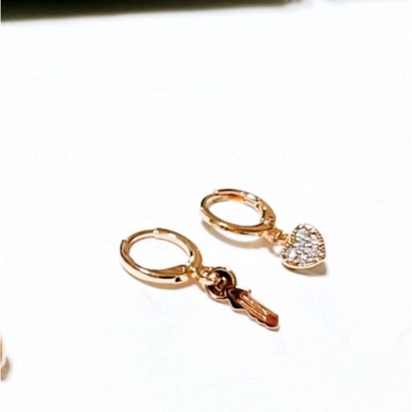 Gold heart hoop earrings #89 - Picture 1 of 3
